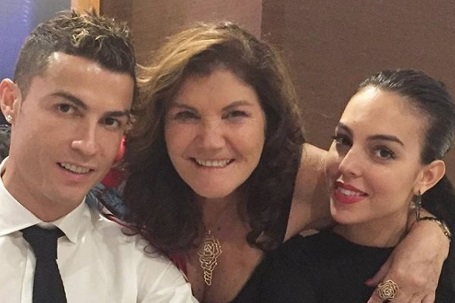 Apparently Ronaldo's mother approves of Gio.